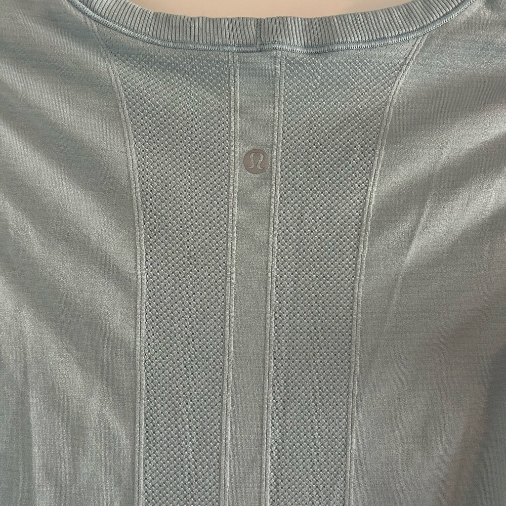 LULULEMON ATHLETICA • Long Sleeve Breathable Top • S/M - Picture 3 of 6